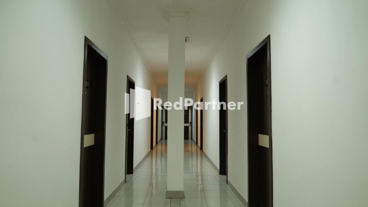 Wisma Sederhana RedPartner Medan Exterior foto