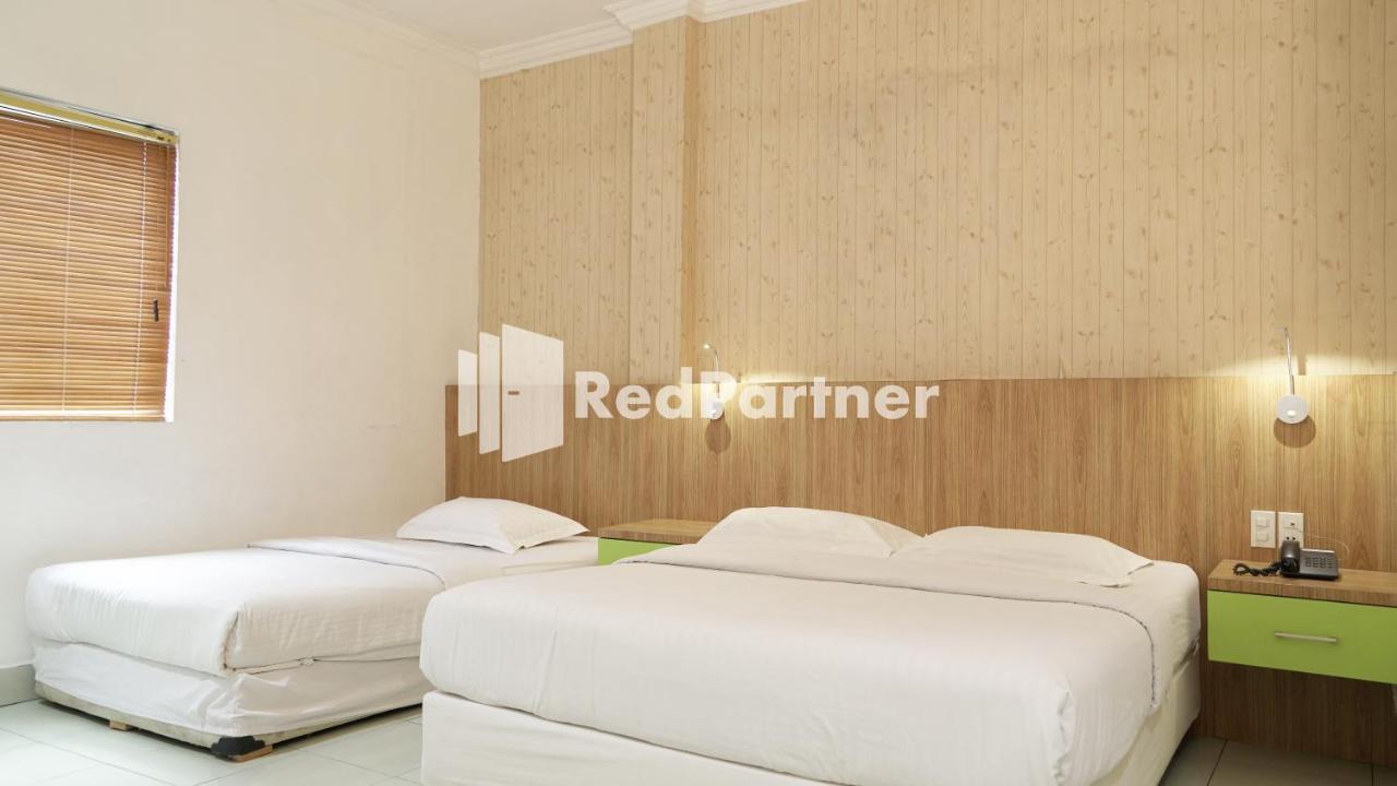 Wisma Sederhana RedPartner Medan Exterior foto