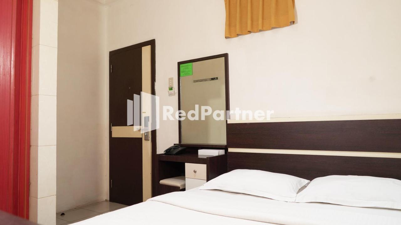 Wisma Sederhana RedPartner Medan Exterior foto