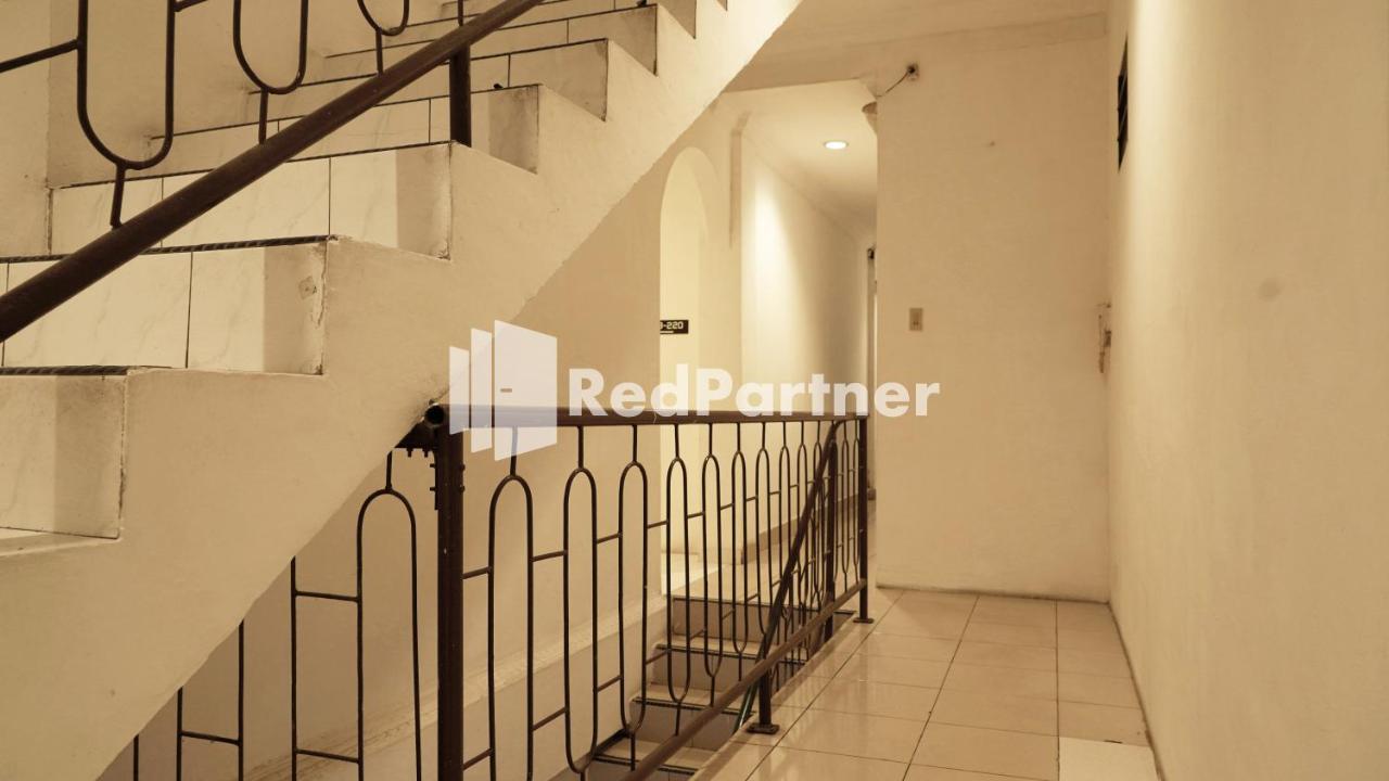 Wisma Sederhana RedPartner Medan Exterior foto