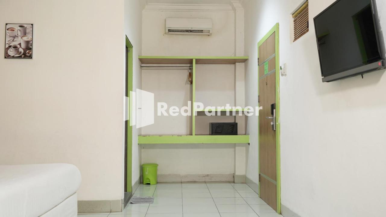 Wisma Sederhana RedPartner Medan Exterior foto