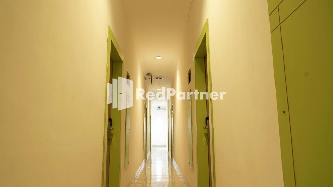 Wisma Sederhana RedPartner Medan Exterior foto
