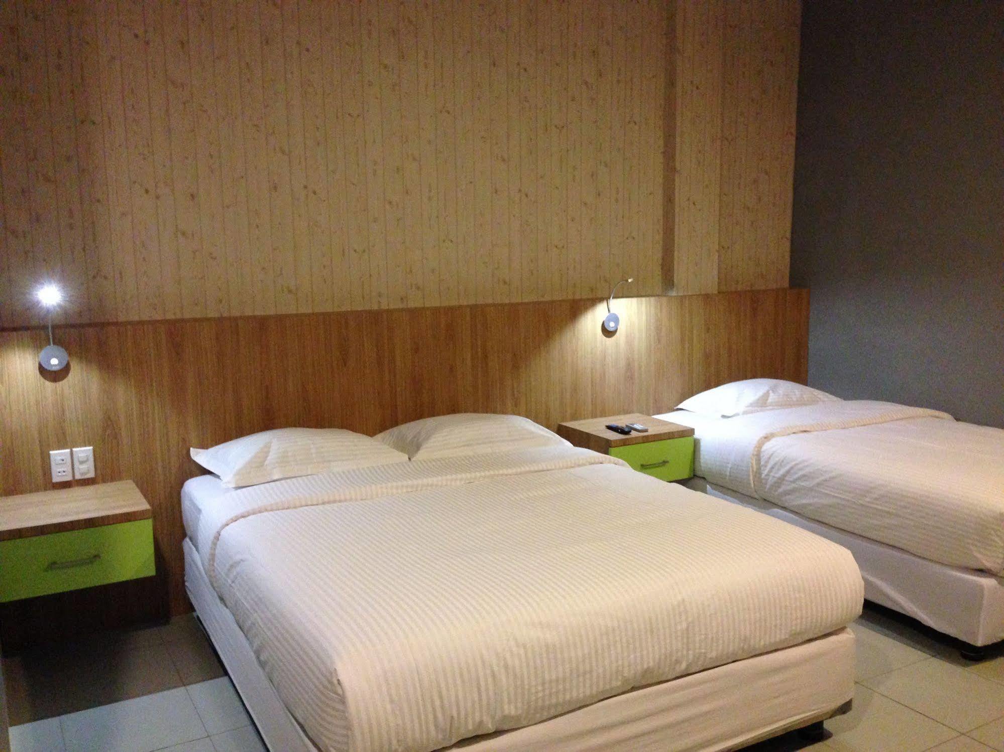Wisma Sederhana RedPartner Medan Exterior foto